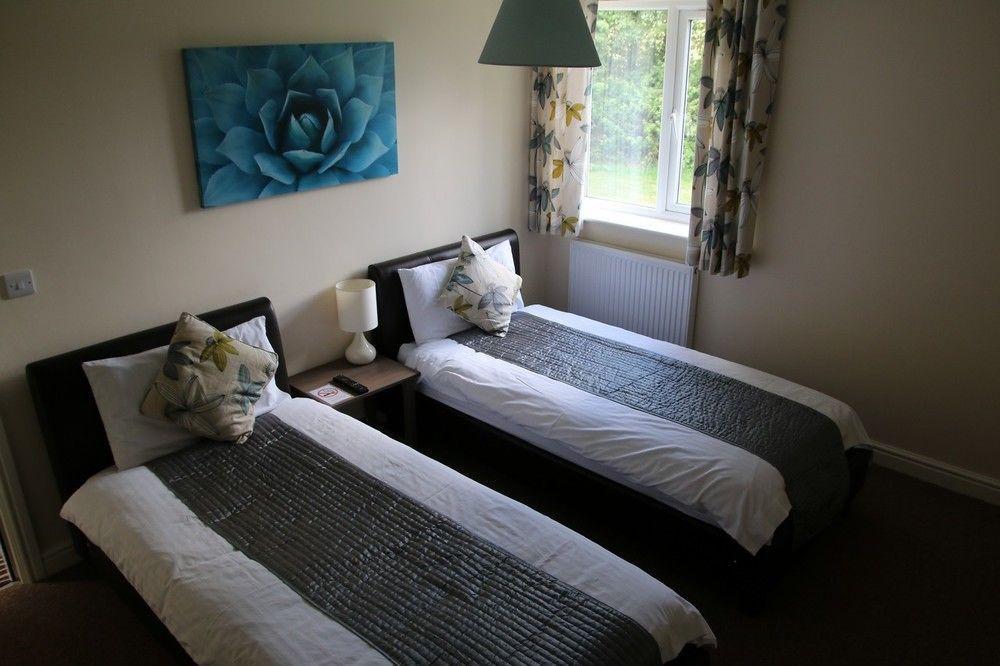 The Lodge Redhill  Экстерьер фото