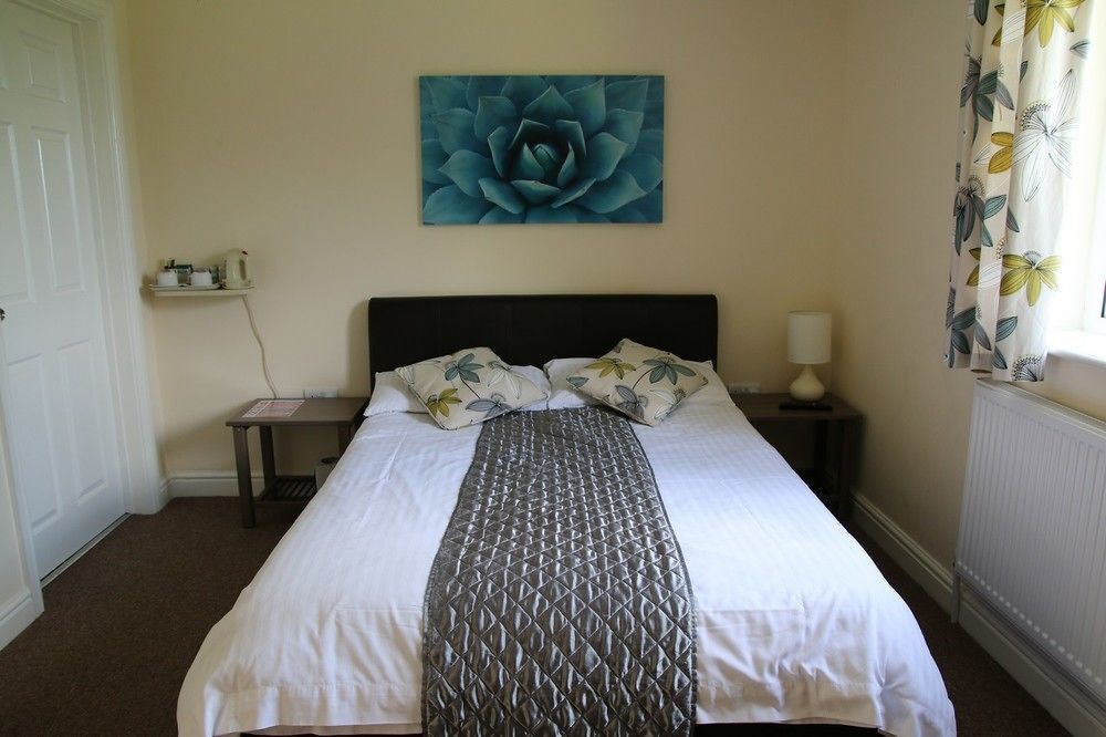 The Lodge Redhill  Экстерьер фото