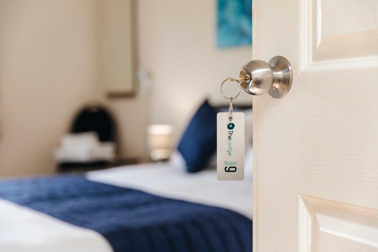The Lodge Redhill  Экстерьер фото